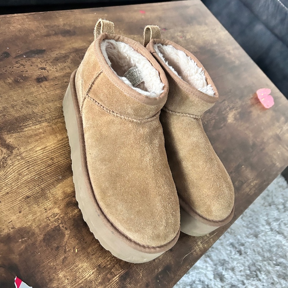 Ugg platforms size 8